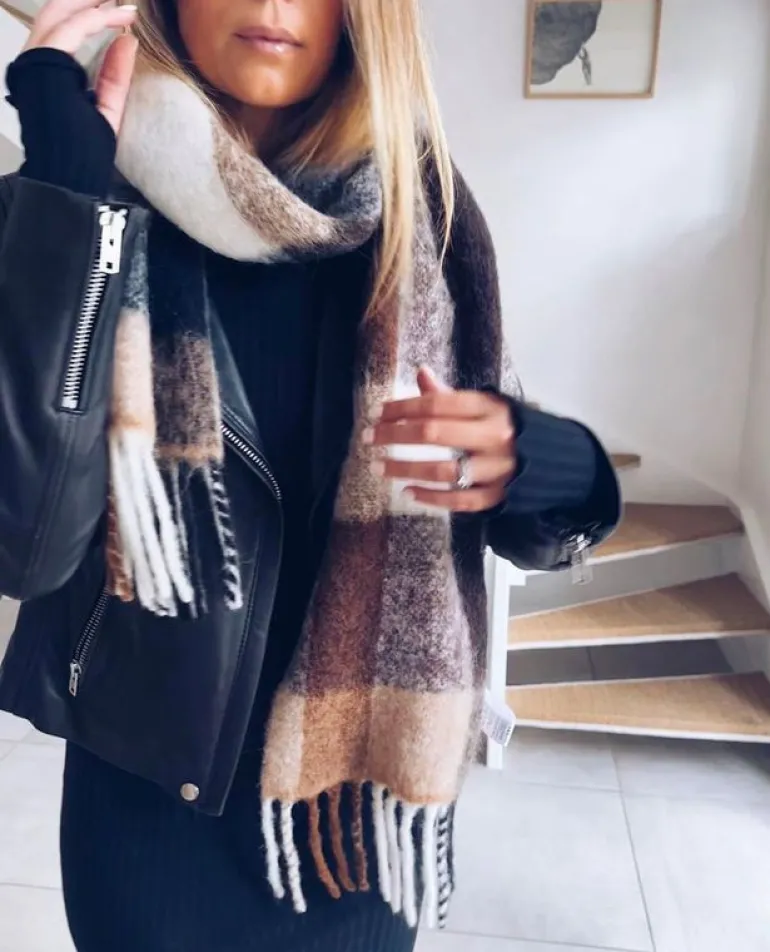 iverna_scarf__acorn_brown_1.webp Iverna Scarf - Acorn Brown | BeckSöndergaard Online